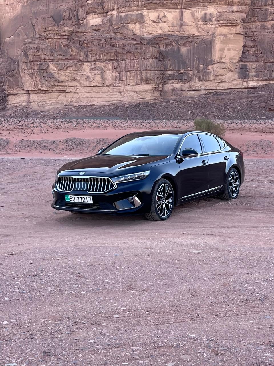 Kia K7 luxury sedan in Wadi Rum desert